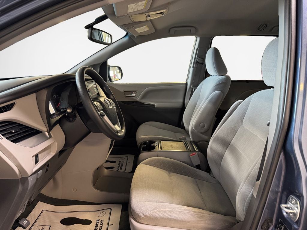 2015 Toyota Sienna LE 7 Passenger