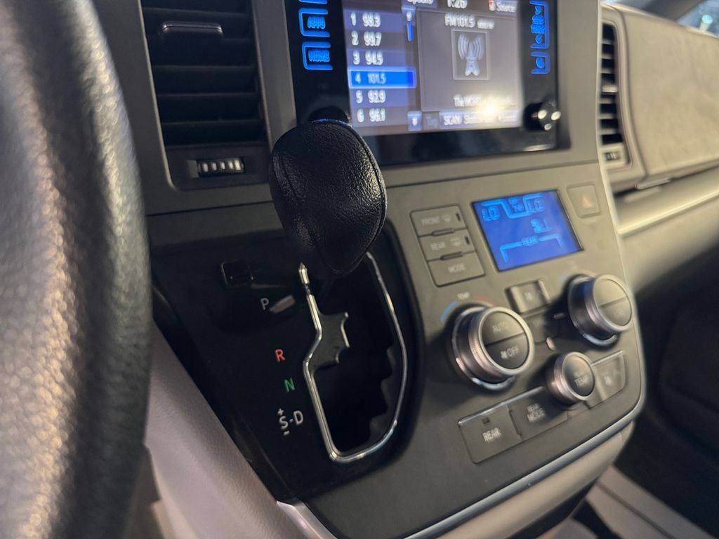 2015 Toyota Sienna LE 7 Passenger