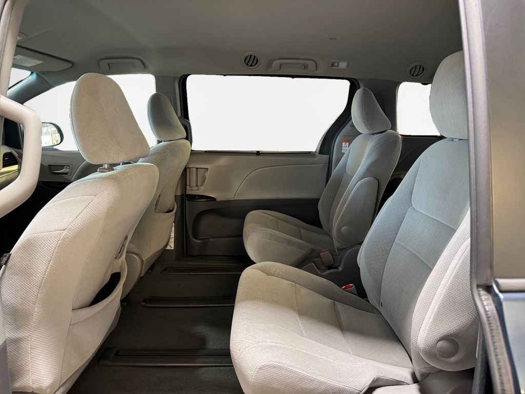 2015 Toyota Sienna LE 7 Passenger