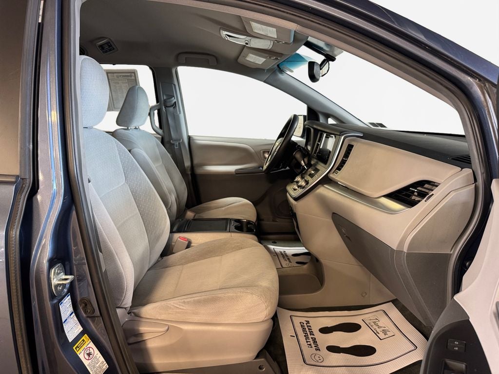 2015 Toyota Sienna LE 7 Passenger
