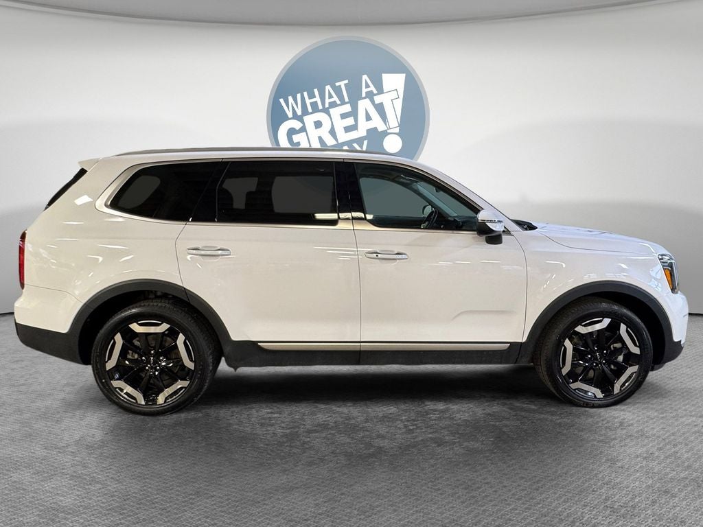 2024 Kia Telluride S MOONROOF