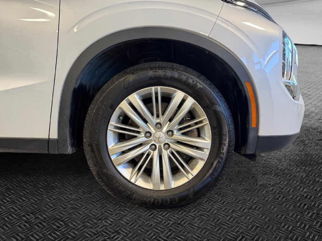 2022 Mitsubishi Outlander ES