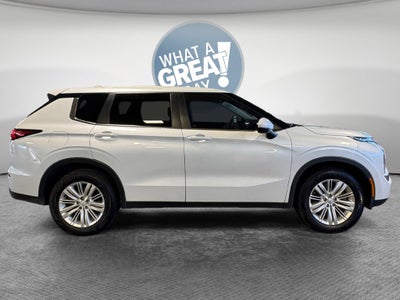 2022 Mitsubishi Outlander ES