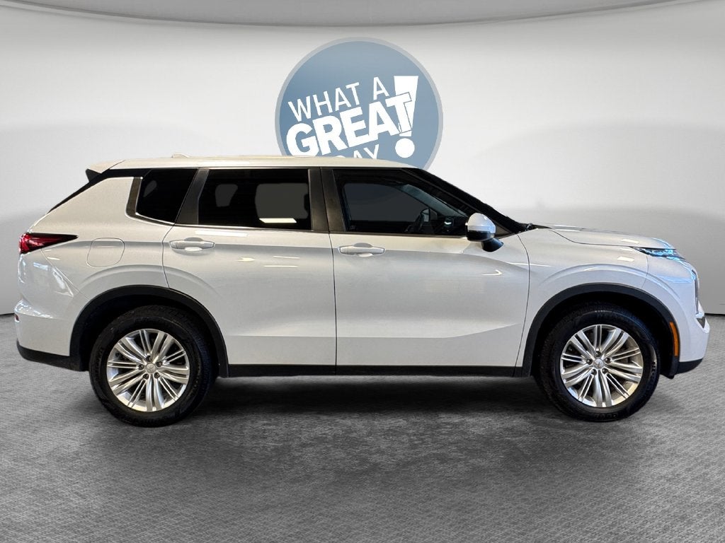 2022 Mitsubishi Outlander ES