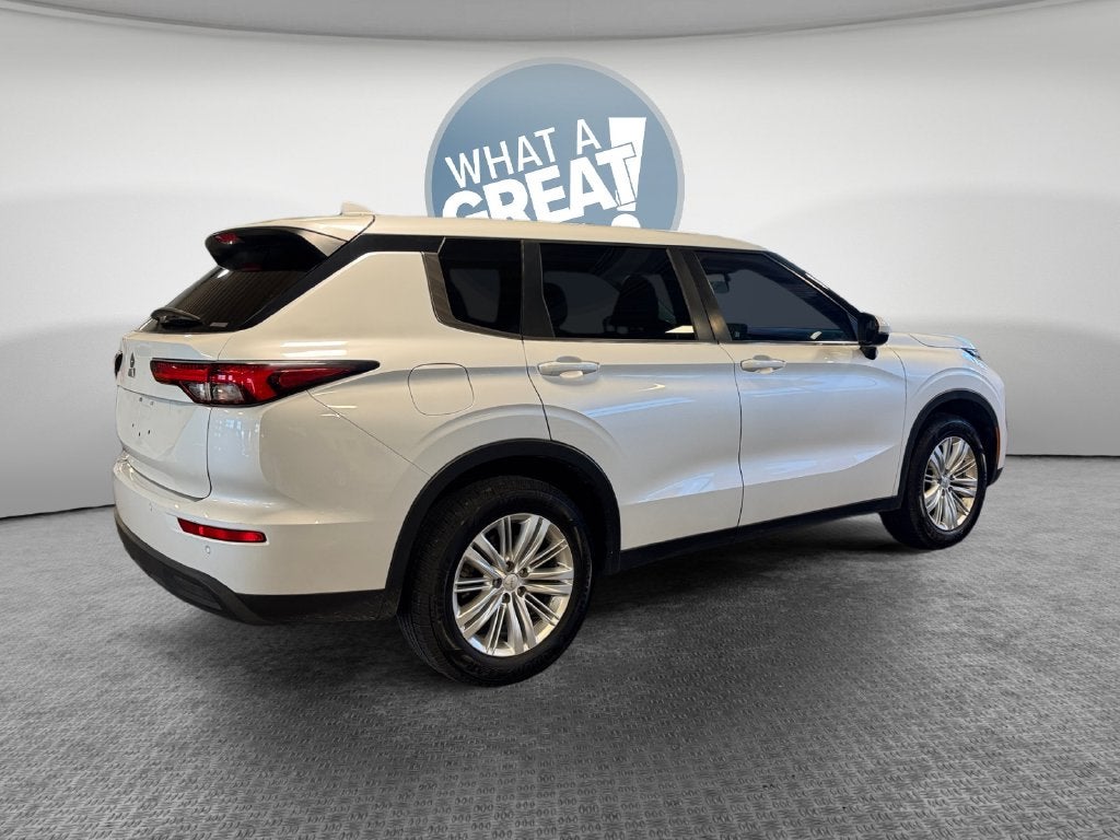 2022 Mitsubishi Outlander ES