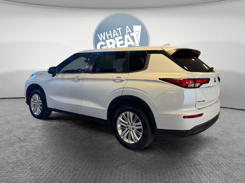 2022 Mitsubishi Outlander ES