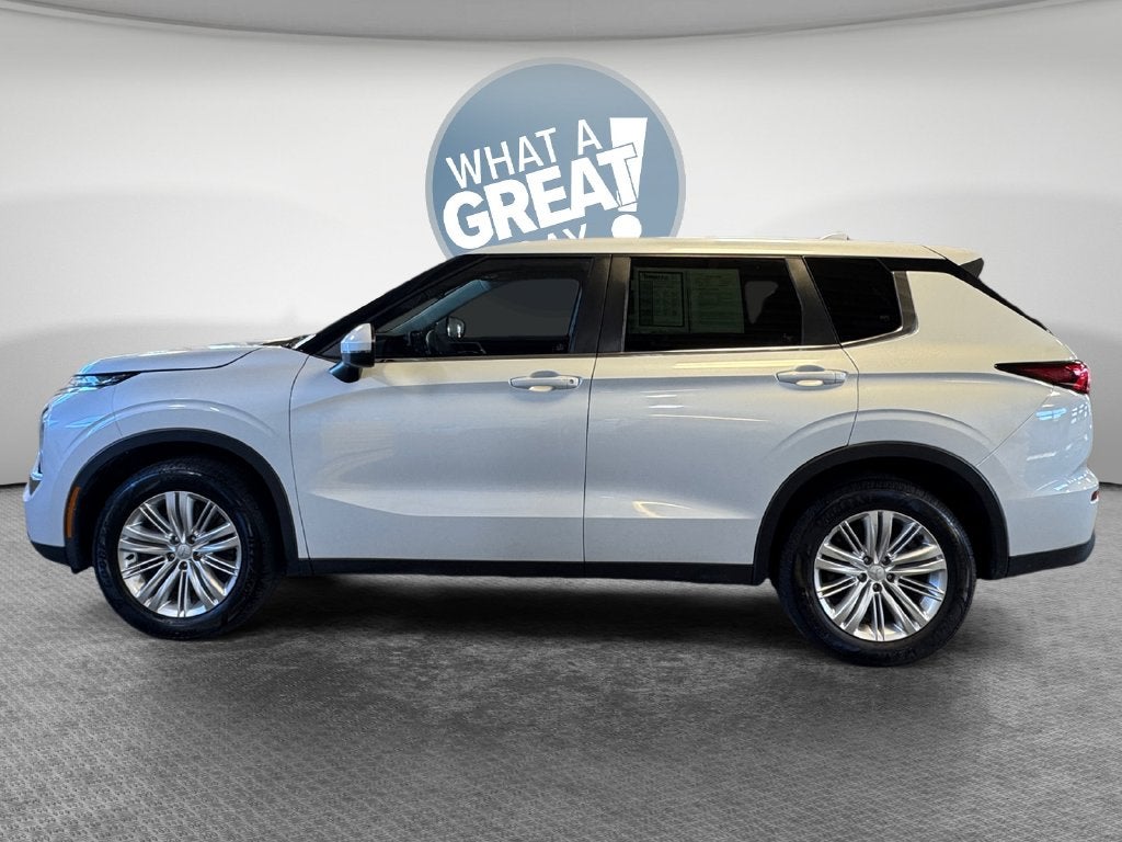 2022 Mitsubishi Outlander ES
