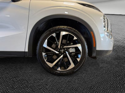 2023 Mitsubishi Outlander SE