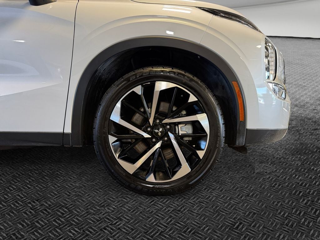 2023 Mitsubishi Outlander SE