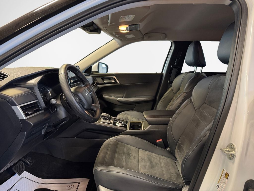 2023 Mitsubishi Outlander SE