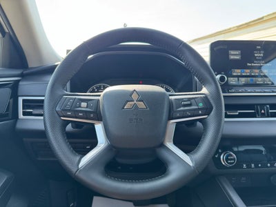 2023 Mitsubishi Outlander SE