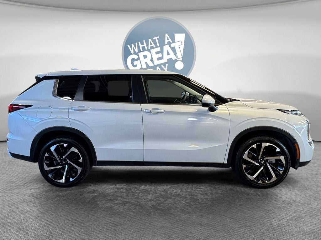 2023 Mitsubishi Outlander SE