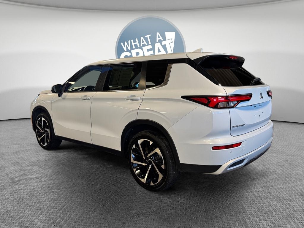 2023 Mitsubishi Outlander SE