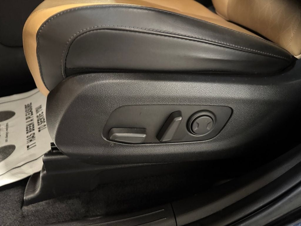 2023 Kia Carnival LX Seat Package