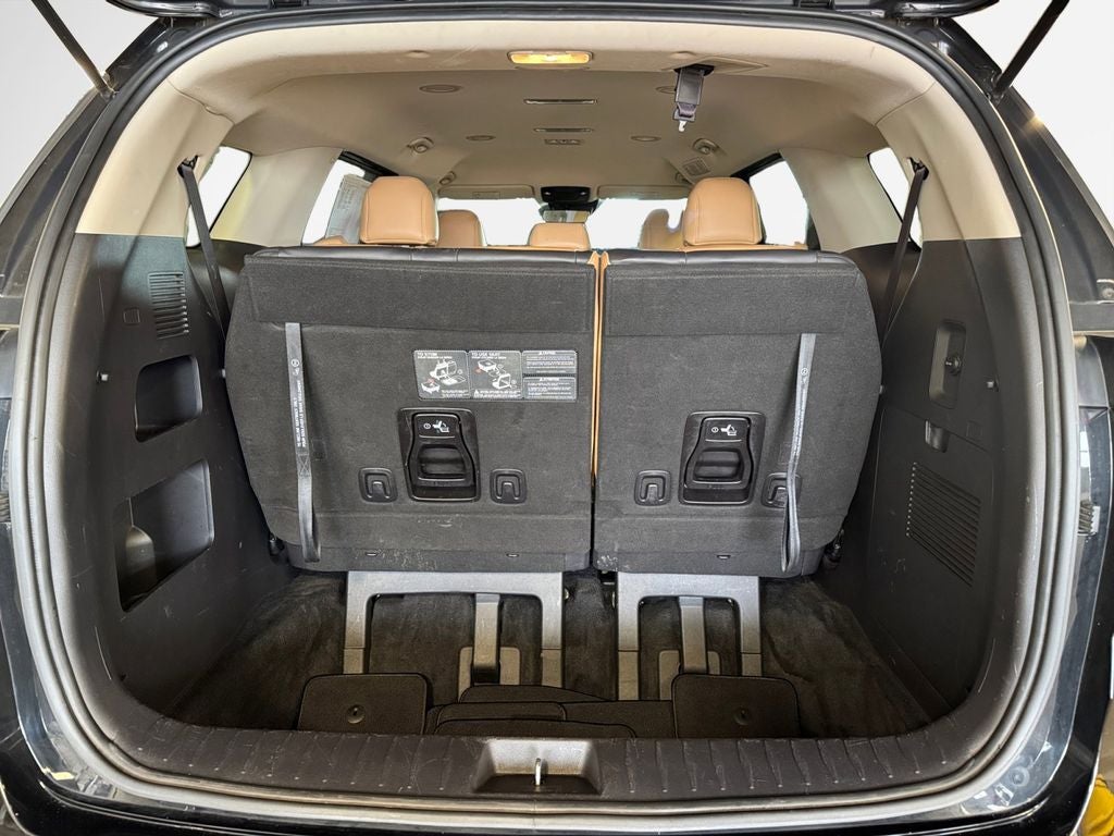 2023 Kia Carnival LX Seat Package