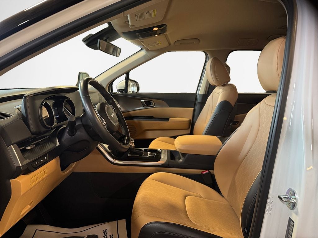 2024 Kia Carnival LX