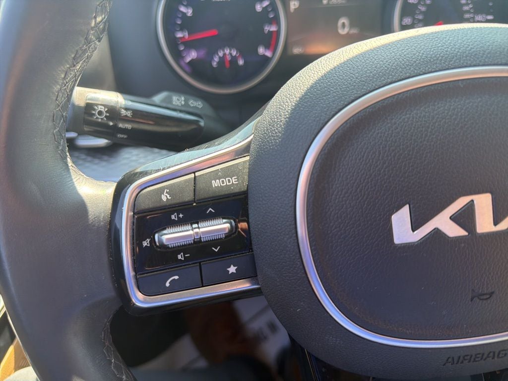 2024 Kia Carnival LX