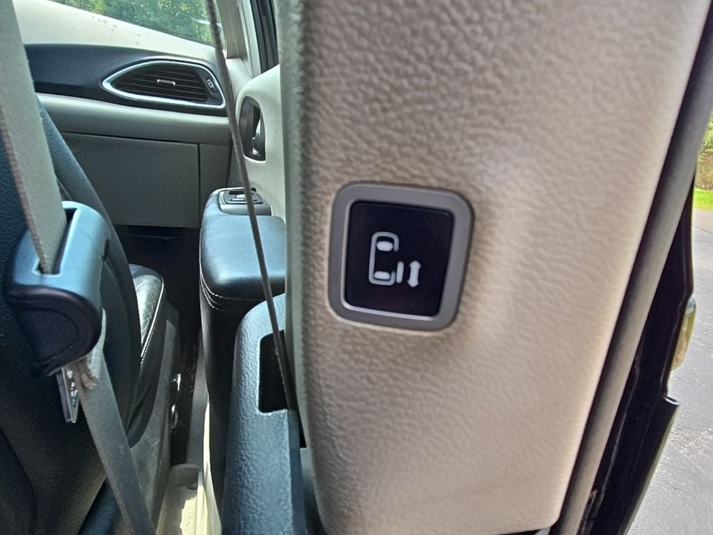 2017 Chrysler Pacifica Touring L Plus
