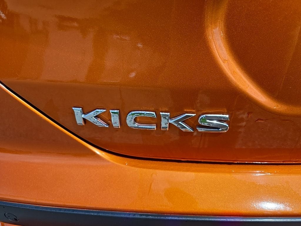 2023 Nissan Kicks SR