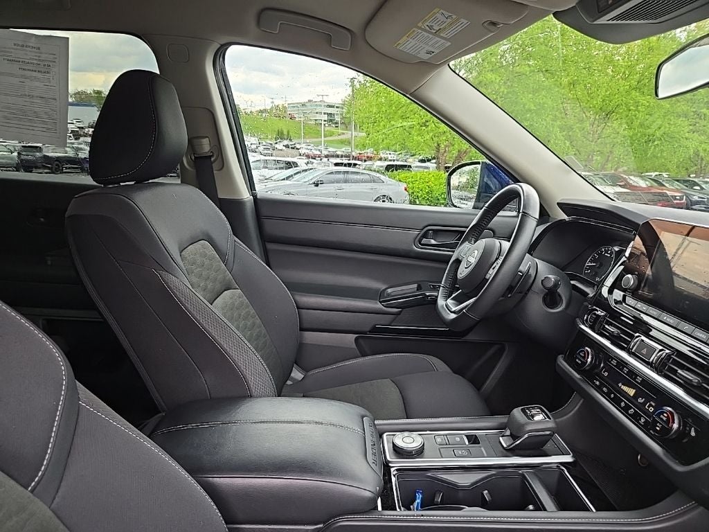 2024 Nissan Pathfinder SV 4WD