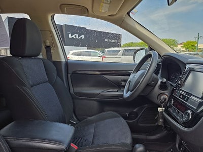 2019 Mitsubishi Outlander ES