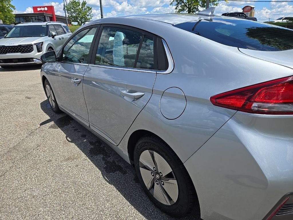 2022 Hyundai Ioniq Hybrid SE