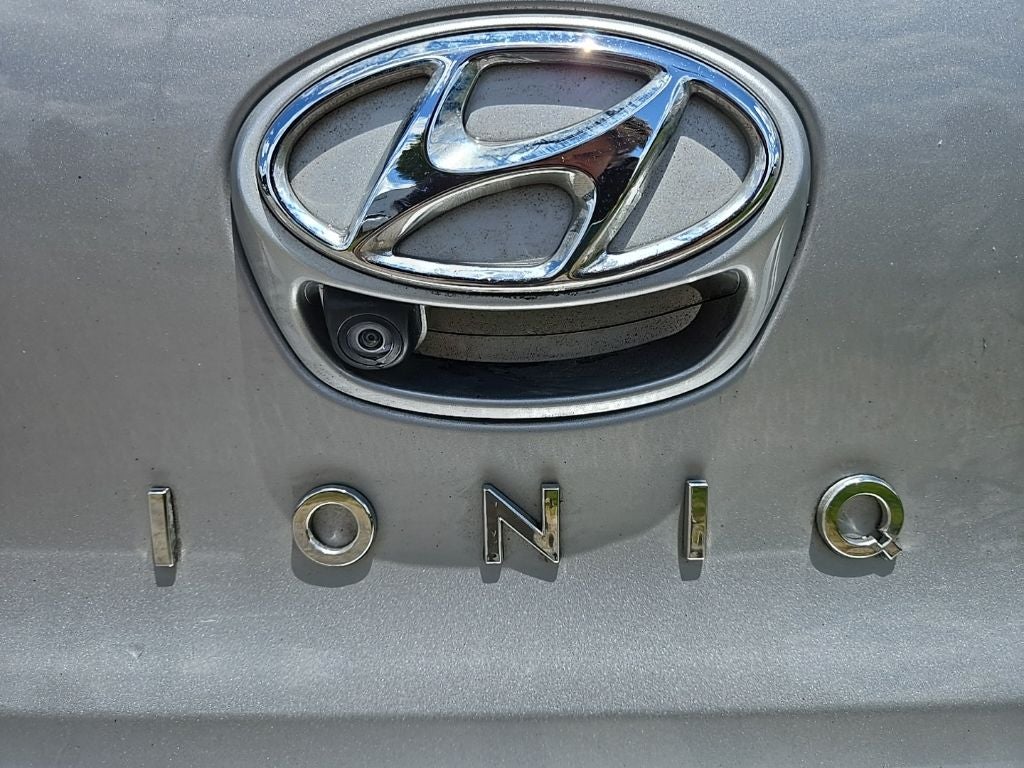 2022 Hyundai Ioniq Hybrid SE