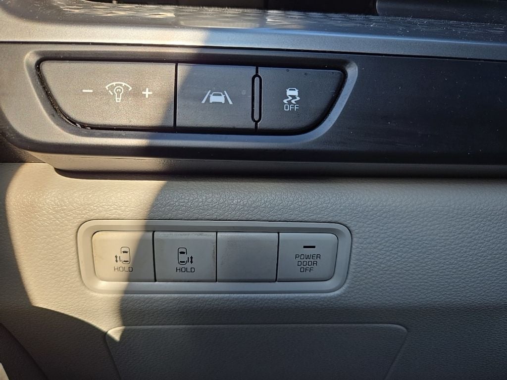 2023 Kia Carnival LX Seat Package