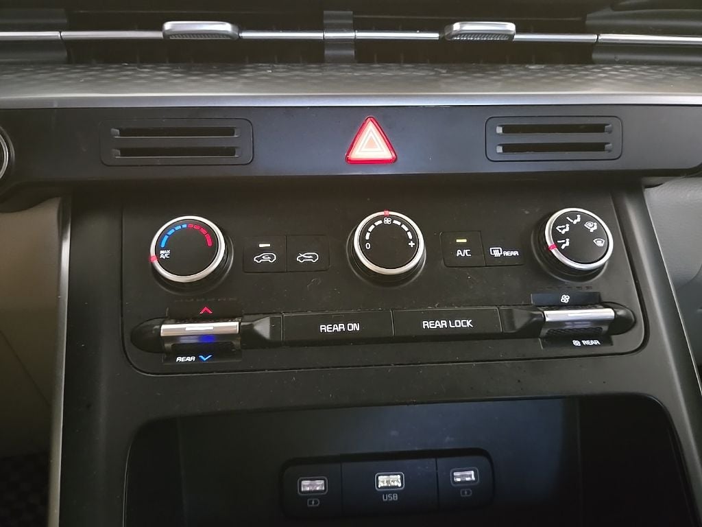 2023 Kia Carnival LX Seat Package