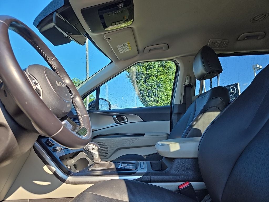 2023 Kia Carnival LX Seat Package