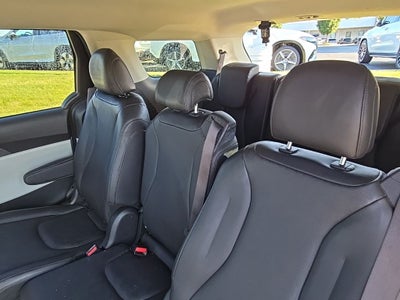 2023 Kia Carnival LX Seat Package