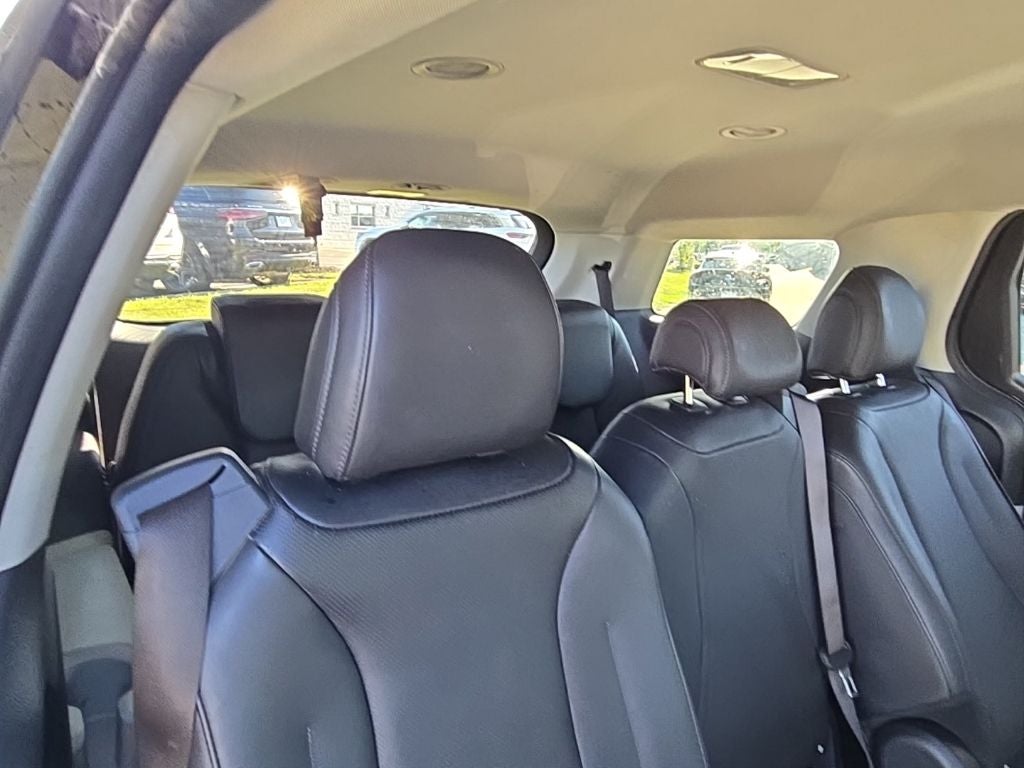 2023 Kia Carnival LX Seat Package