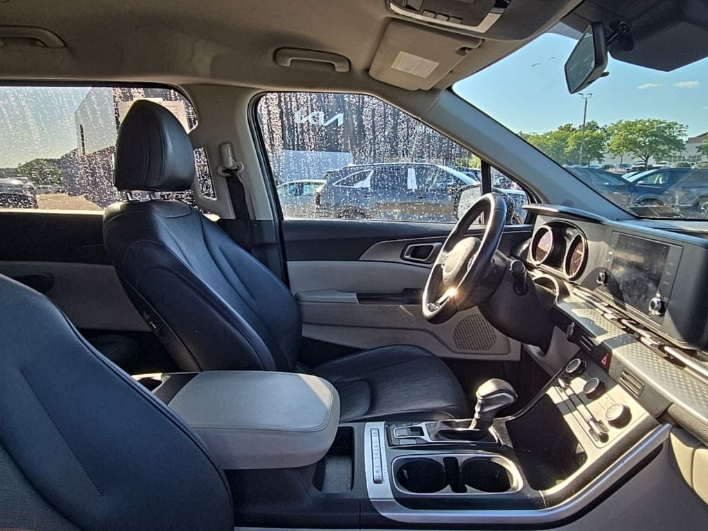2023 Kia Carnival LX Seat Package
