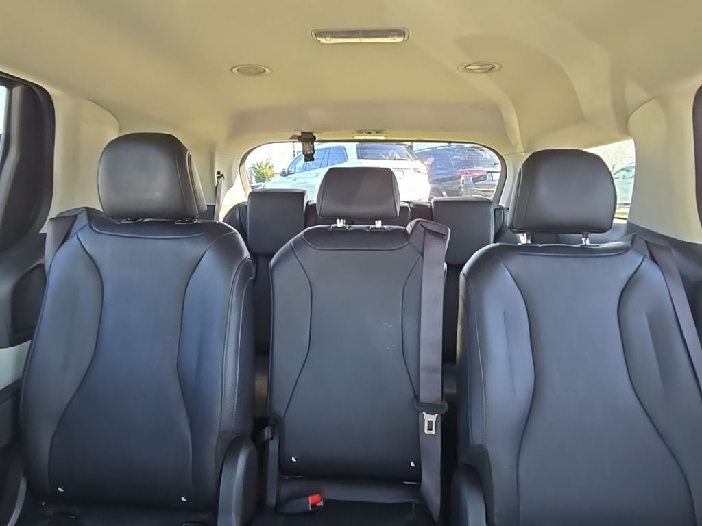 2023 Kia Carnival LX Seat Package