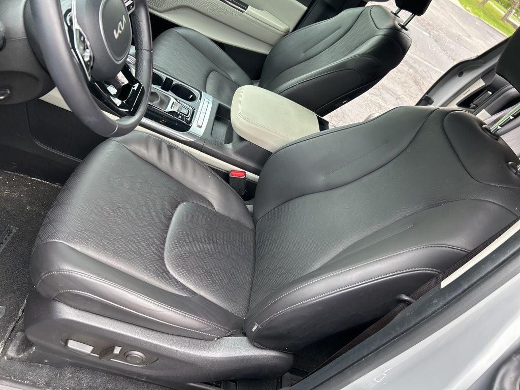 2024 Kia Carnival EX