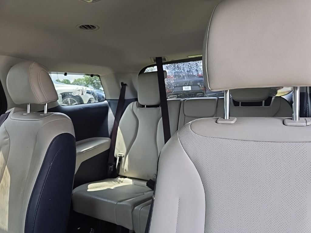 2025 Kia Carnival EX