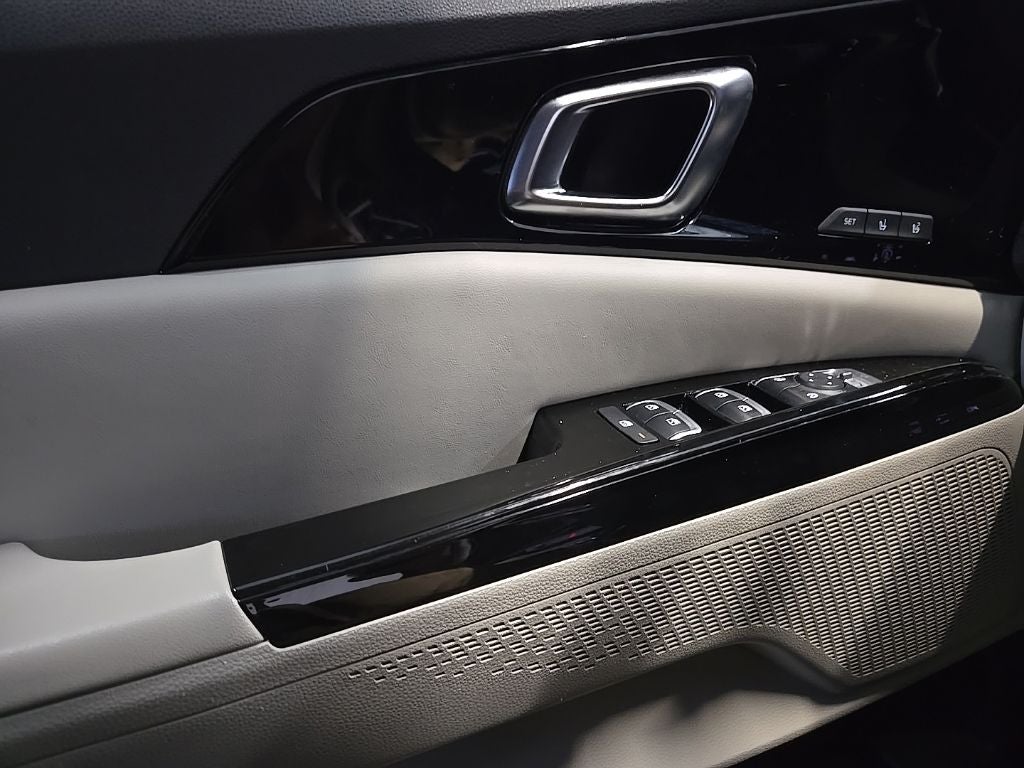2024 Kia Carnival SX